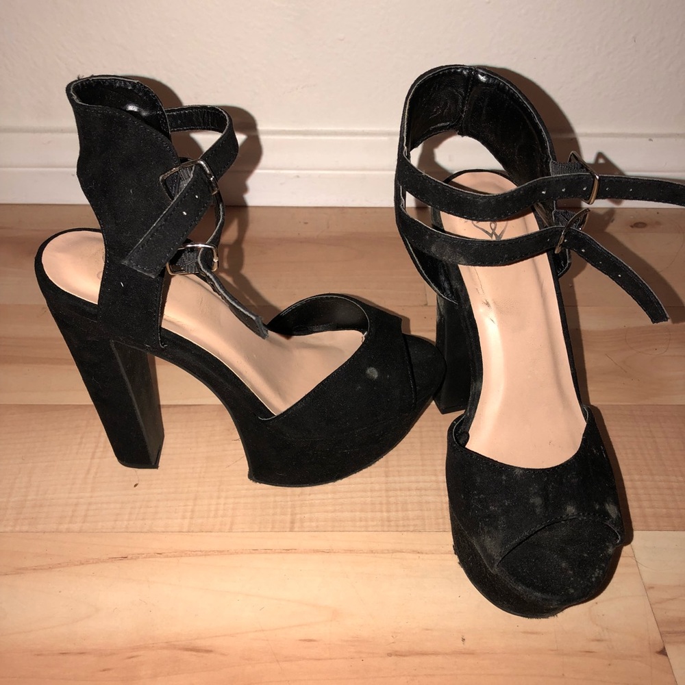 Winsor Velvet Black Platforms!
